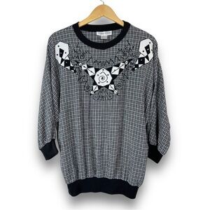 4/$20 Donna Toran Black & White Graphic Embellished Top | Medium